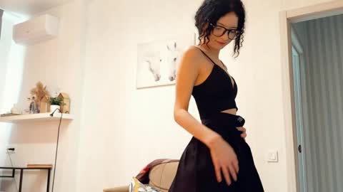 Kira online show from April 2026 12:39:01 PM