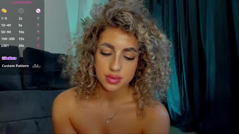 Snapshot of curlyanto chatting on December 2024 01:51:02 AM Antonia online show from December 2024 01:51:02 AM