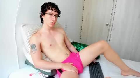 Snapshot of curlyytwink chatting on July 2026 03:18:02 PM Noah online show from July 2026 03:18:02 PM