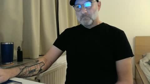 Snapshot of curman85 chatting on February 2026 10:46:02 PM Curman85 online show from February 2026 10:46:02 PM