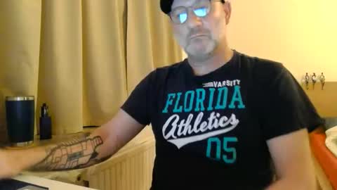 Snapshot of curman85 chatting on February 2026 01:01:02 AM Curman85 online show from February 2026 01:01:02 AM