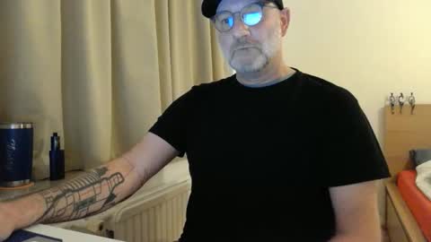 Snapshot of curman85 chatting on February 2026 11:56:01 PM Curman85 online show from February 2026 11:56:01 PM