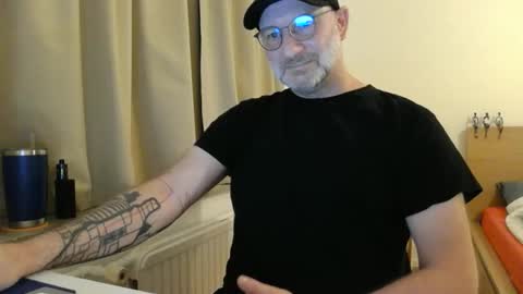 Snapshot of curman85 chatting on February 2026 11:22:01 PM Curman85 online show from February 2026 11:22:01 PM