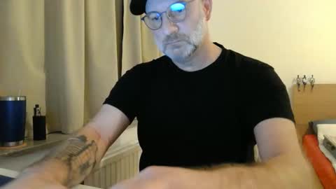 Snapshot of curman85 chatting on February 2026 11:24:02 PM Curman85 online show from February 2026 11:24:02 PM