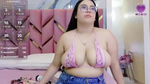 Snapshot of curvybuffgirl chatting on June 2026 07:42:01 PM Michel online show from June 2026 07:42:01 PM