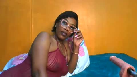 Snapshot of curvylyin chatting on March 2026 03:23:01 AM curvylyin online show from March 2026 03:23:01 AM