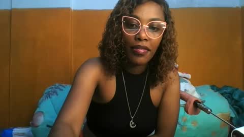 Snapshot of curvylyin chatting on March 2026 06:13:01 AM curvylyin online show from March 2026 06:13:01 AM