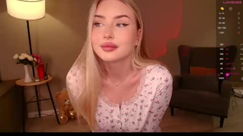 Snapshot of cute18cute chatting on May 2026 07:25:01 AM Kira online show from May 2026 07:25:01 AM