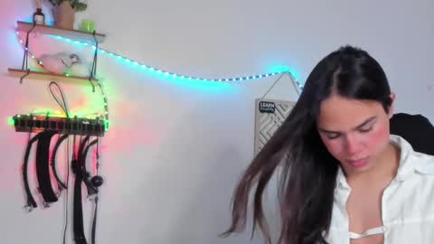 Cute horny1 online show from March 2025 05:22:02 AM