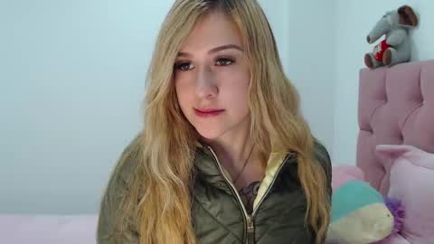 Snapshot of cute_isaa chatting on February 2025 05:10:02 AM Isabella online show from February 2025 05:10:02 AM