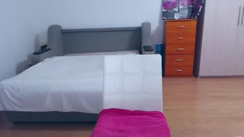 cute_jes online show from January 2025 04:44:02 PM