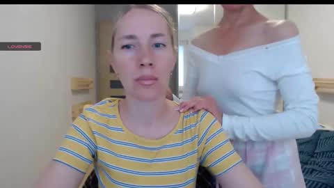 cute_lion_ online show from October 2025 03:01:02 PM