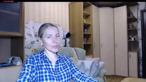 cute_lion_ online show from November 2025 11:24:01 PM