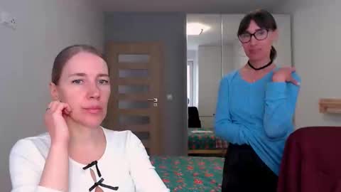 cute_lion_ online show from April 2026 01:35:02 PM