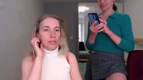 cute_lion_ online show from April 2026 12:29:02 PM