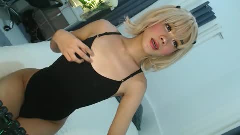 Snapshot of cute_maloi chatting on February 2026 10:14:02 AM Jane online show from February 2026 10:14:02 AM