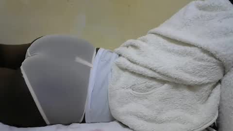 cute_perry online show from October 2025 06:17:02 PM