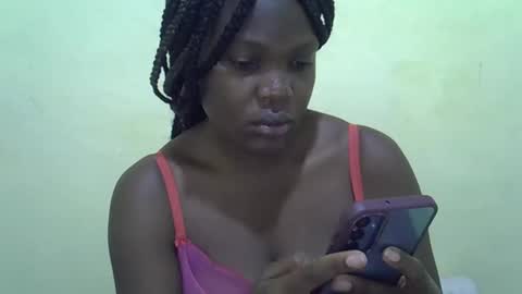 Snapshot of cute_roxie chatting on December 2024 08:33:01 AM cute_roxie online show from December 2024 08:33:01 AM