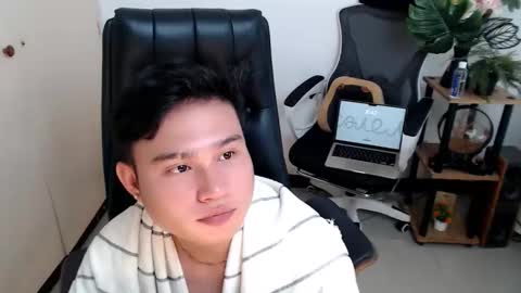 cuteasianlee online show from December 2025 12:41:01 AM