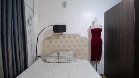 Snapshot of cutebadtgirl chatting on March 2026 06:18:02 PM MIKAY online show from March 2026 06:18:02 PM