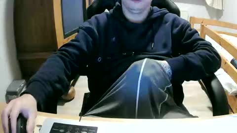 Cuteboy090 online show from April 2026 06:32:02 PM