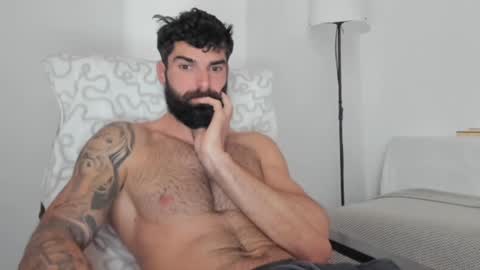 Snapshot of cuteeboy chatting on February 2025 07:07:02 AM cuteeboy online show from February 2025 07:07:02 AM