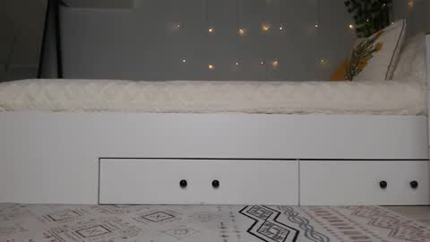 Snapshot of cuteemouse chatting on March 2026 10:37:01 AM Anna online show from March 2026 10:37:01 AM