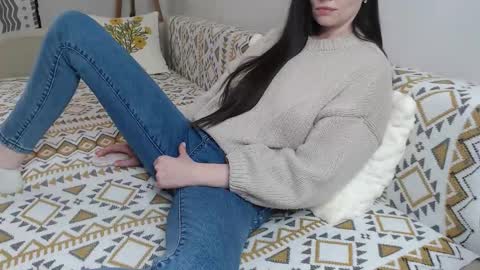 Snapshot of cuteemouse chatting on April 2026 11:27:01 AM Anna online show from April 2026 11:27:01 AM