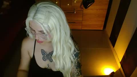 isabella online show from July 2026 07:00:02 PM