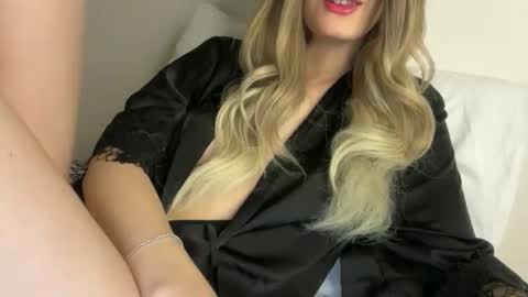 Snapshot of cutie_n111 chatting on April 2026 05:19:01 AM Call me cutie online show from April 2026 05:19:01 AM