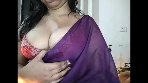 Snapshot of cutie_ruhi chatting on January 2026 06:54:02 PM Ruhii online show from January 2026 06:54:02 PM