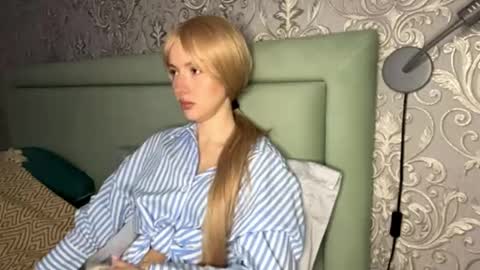 Snapshot of cutieblondyy chatting on April 2026 04:39:01 PM Vanessa online show from April 2026 04:39:01 PM