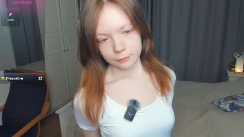 Snapshot of cuty_petite chatting on June 2026 05:47:01 AM Anne online show from June 2026 05:47:01 AM