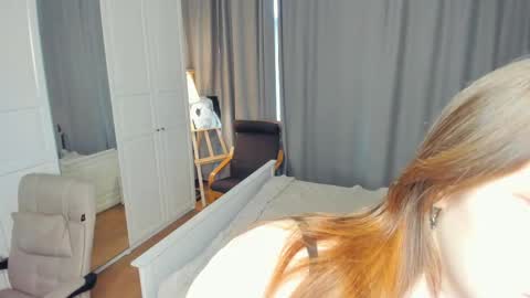 Snapshot of cuty_petite chatting on June 2026 06:14:02 AM Anne online show from June 2026 06:14:02 AM