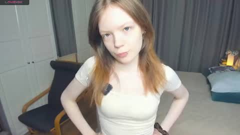 Snapshot of cuty_petite chatting on June 2026 05:38:02 AM Anne online show from June 2026 05:38:02 AM