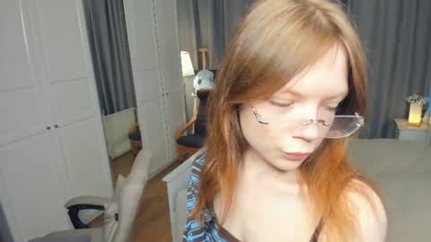 Snapshot of cuty_petite chatting on June 2026 05:35:01 AM Anne online show from June 2026 05:35:01 AM