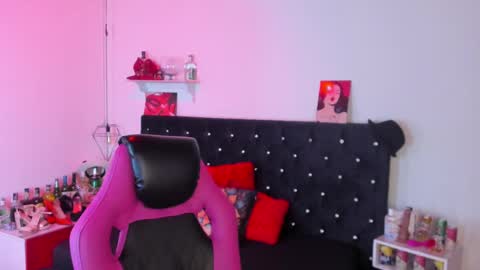 Mia  online show from February 2025 11:16:02 AM