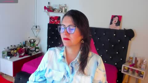 Mia  online show from March 2025 11:18:01 AM