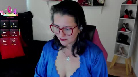 Mia  online show from September 2025 11:34:02 AM