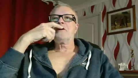 Brian ... online show from October 2025 08:04:01 PM