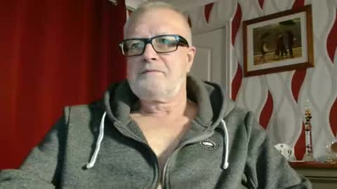 Brian ... online show from October 2025 09:05:02 PM