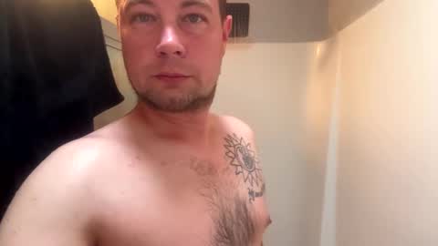 Snapshot of daddycam33 chatting on September 2025 07:35:01 PM DaddyCam33 online show from September 2025 07:35:01 PM