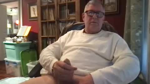 Snapshot of daddycok4 chatting on December 2024 02:38:02 PM DaddyCok4 online show from December 2024 02:38:02 PM