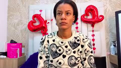 Snapshot of daffnelewis chatting on February 2026 11:33:01 AM daffnelewis online show from February 2026 11:33:01 AM