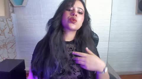 Snapshot of dafne_cleo chatting on September 2025 01:35:01 PM Dafne online show from September 2025 01:35:01 PM