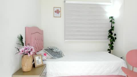 Snapshot of dafne_maroto chatting on April 2026 01:11:01 PM Dafne online show from April 2026 01:11:01 PM