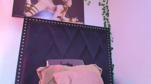 dafne_quenn online show from November 2025 12:47:01 PM