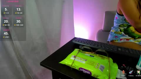 Snapshot of dahian_carter chatting on May 2026 09:15:01 AM Dahian online show from May 2026 09:15:01 AM