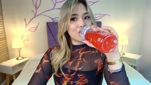 Snapshot of dahliamoore chatting on March 2025 09:04:02 PM Dahlia online show from March 2025 09:04:02 PM