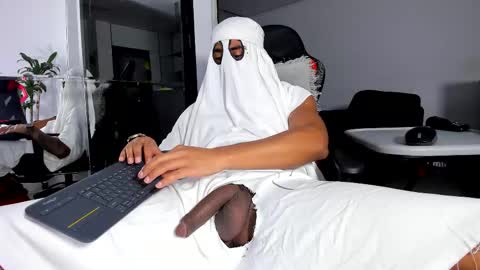 daikokuten_ online show from November 2025 02:02:02 AM